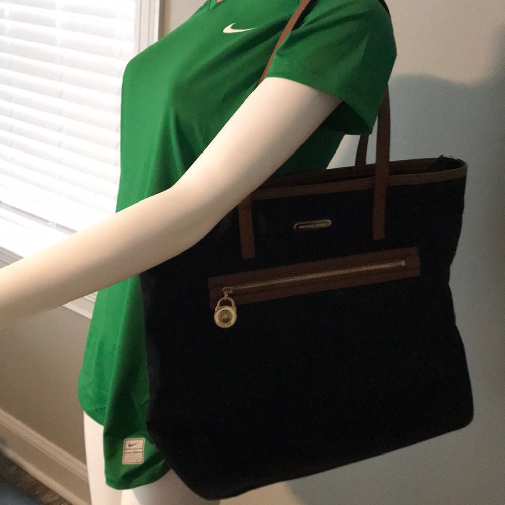 Sold..Micheal Kors large tote💖 - Picture 8 of 8